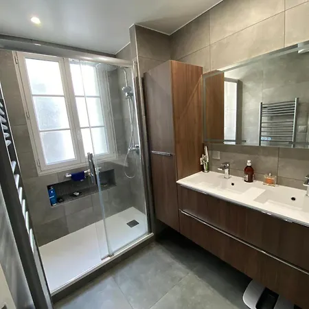 Maison Auguste לינה וארוחת בוקר פריז